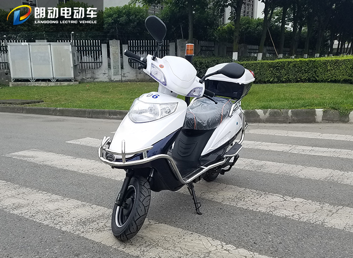 两轮巡逻车